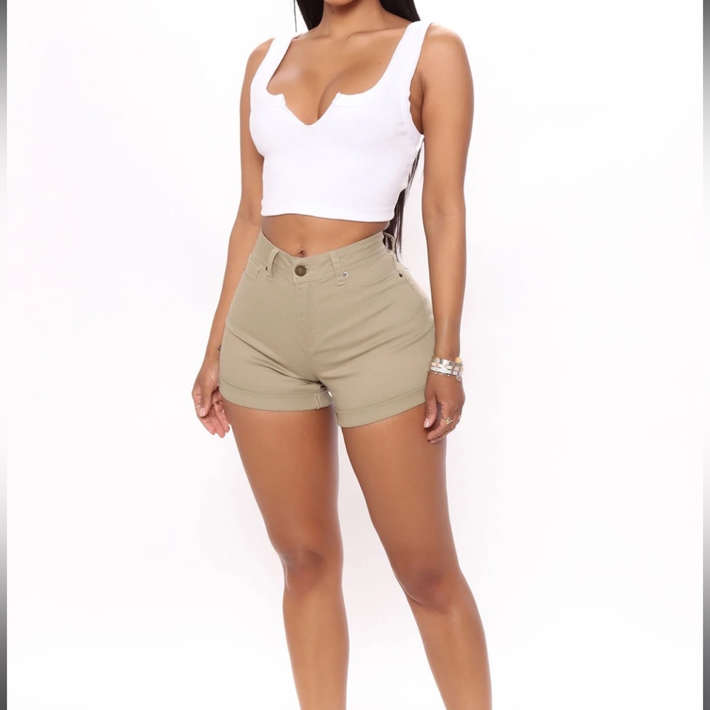 Khaki shorts never worn